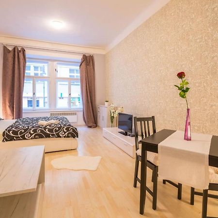 Chest Design Apartments Прага Экстерьер фото