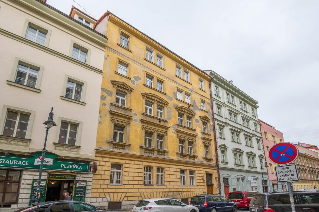 Chest Design Apartments Прага Экстерьер фото