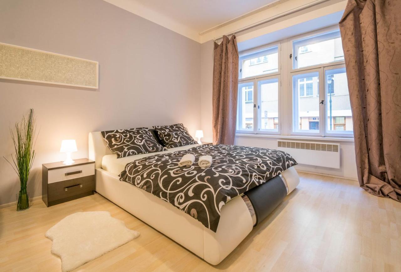 Chest Design Apartments Прага Экстерьер фото