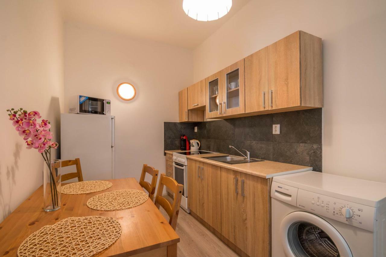 Chest Design Apartments Прага Экстерьер фото